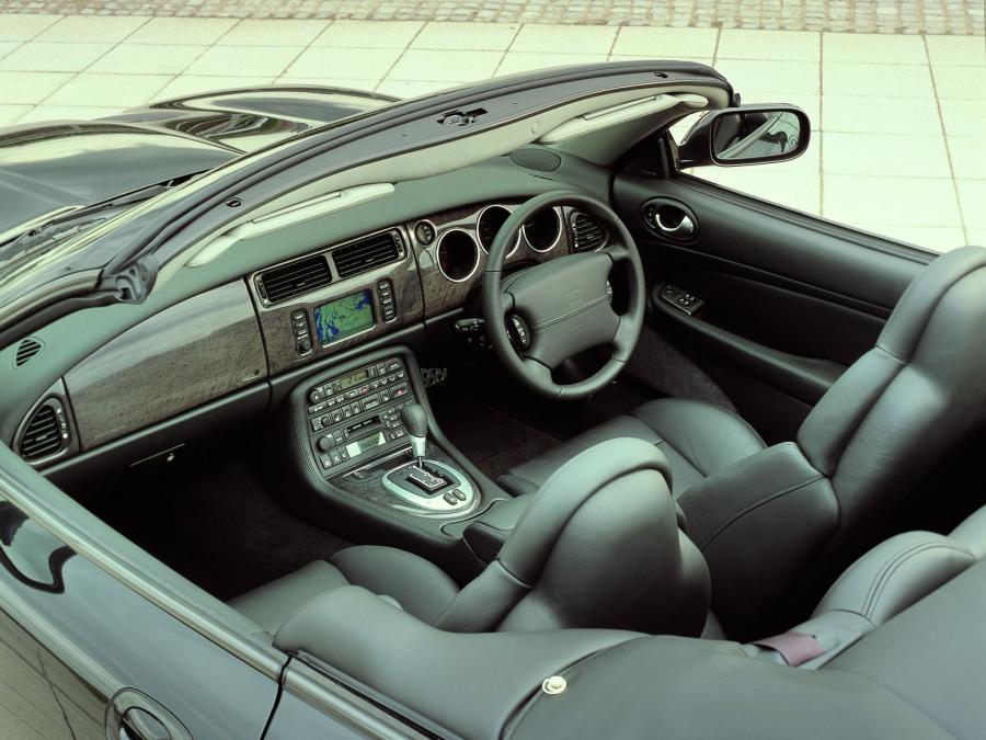  Jaguar XKR 100 Convertible 2002 года  (фото 7 из 8)